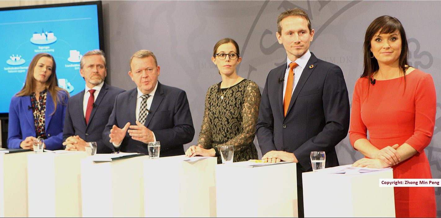 Statsminister Lars Loekke Rasmussen med fem ministre