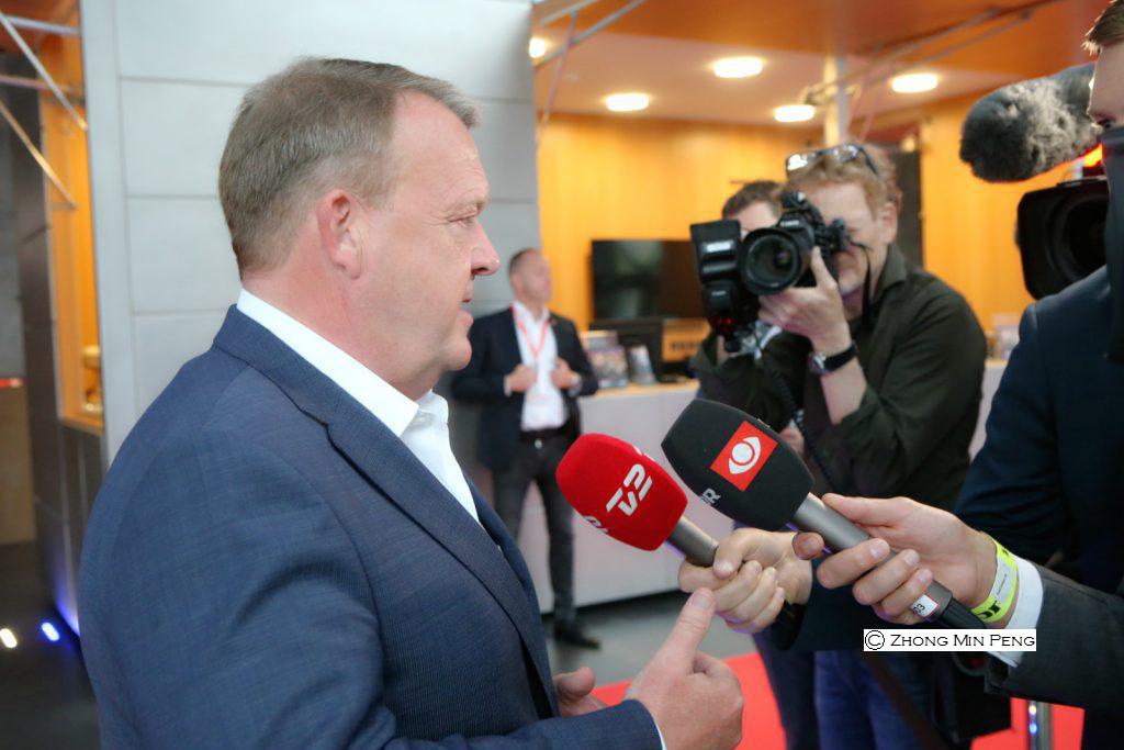Statsminister Loekke utilfreds taler med DR og TV2