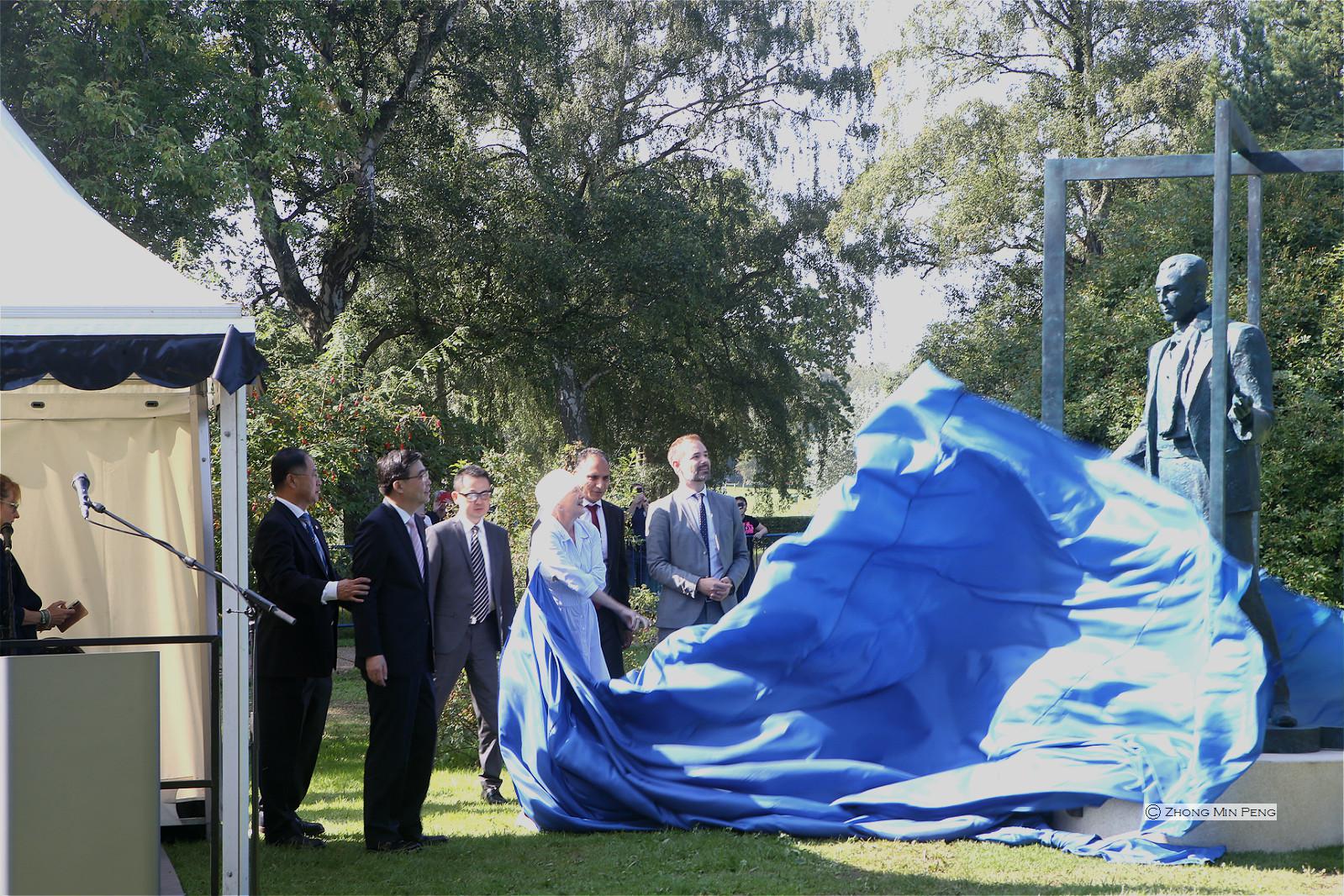 Queen of Denmark unveils statue honoring Nanjing Massacre lifesaver