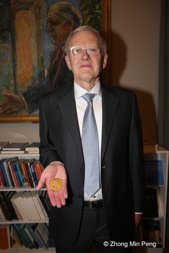 Karl Anker Joergensen shows his Goldmedal