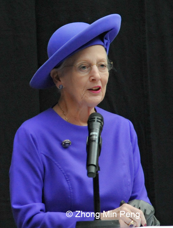 Her Majesty the Queen declares the exhibition open
