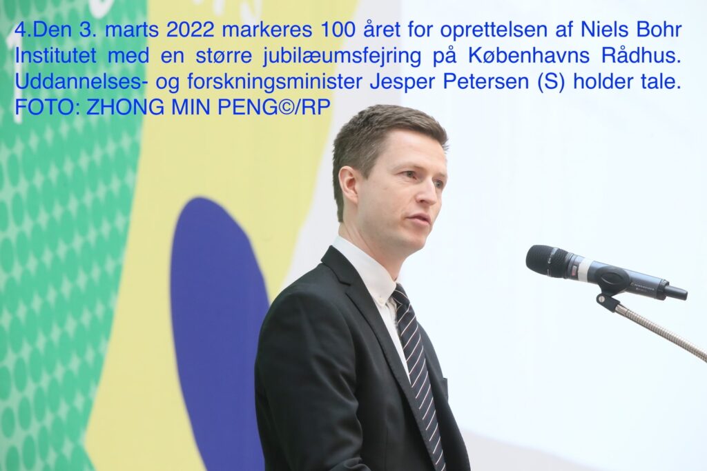 Uddannelses- og forskningsminister Jesper Petersen (S) holder tale.