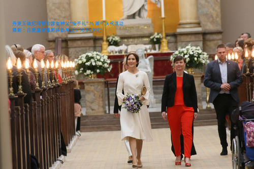 丹麦王储妃玛丽出席女神父“按手礼” 75 周年庆祝活动