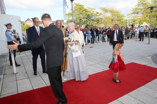 丹麦女王出席奥胡斯节庆典开幕式